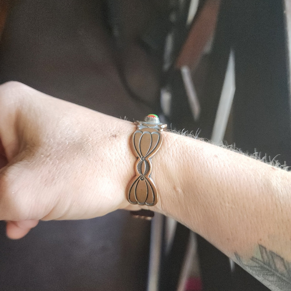 Running Bear copper cuff - Picture 2 of 3